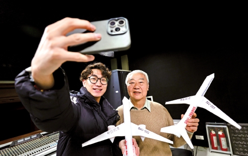 近千架飞机托起青春记忆——记山大“飞机爷爷”徐文祥