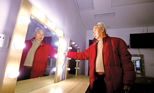 近千架飞机托起青春记忆——记山大“飞机爷爷”徐文祥