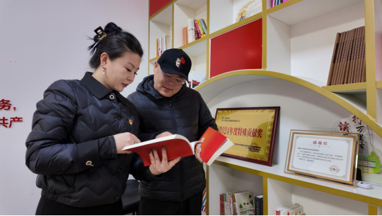 融媒·先锋丨“大党委”助力街区年消费额冲上“10亿级”——商圈有群“红小二”