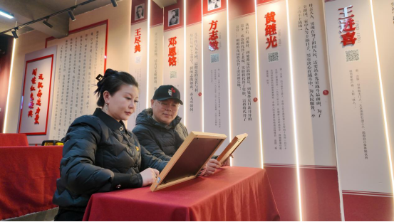 融媒·先锋丨“大党委”助力街区年消费额冲上“10亿级”——商圈有群“红小二”
