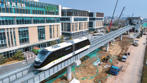 山东首条云巴线路在济南成功接车 与地铁2号线、4号线、8号线换乘步行均不超5分钟