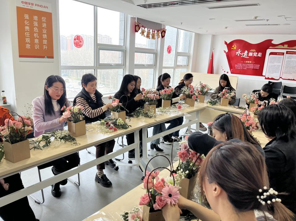 平安产险潍坊中心支公司举行魅力女神节活动