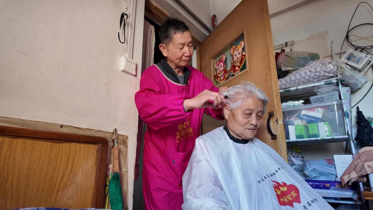 融媒·见证丨当“活力老人”和高龄老人结成“养老搭子”——一盆花怎样“发信号”？