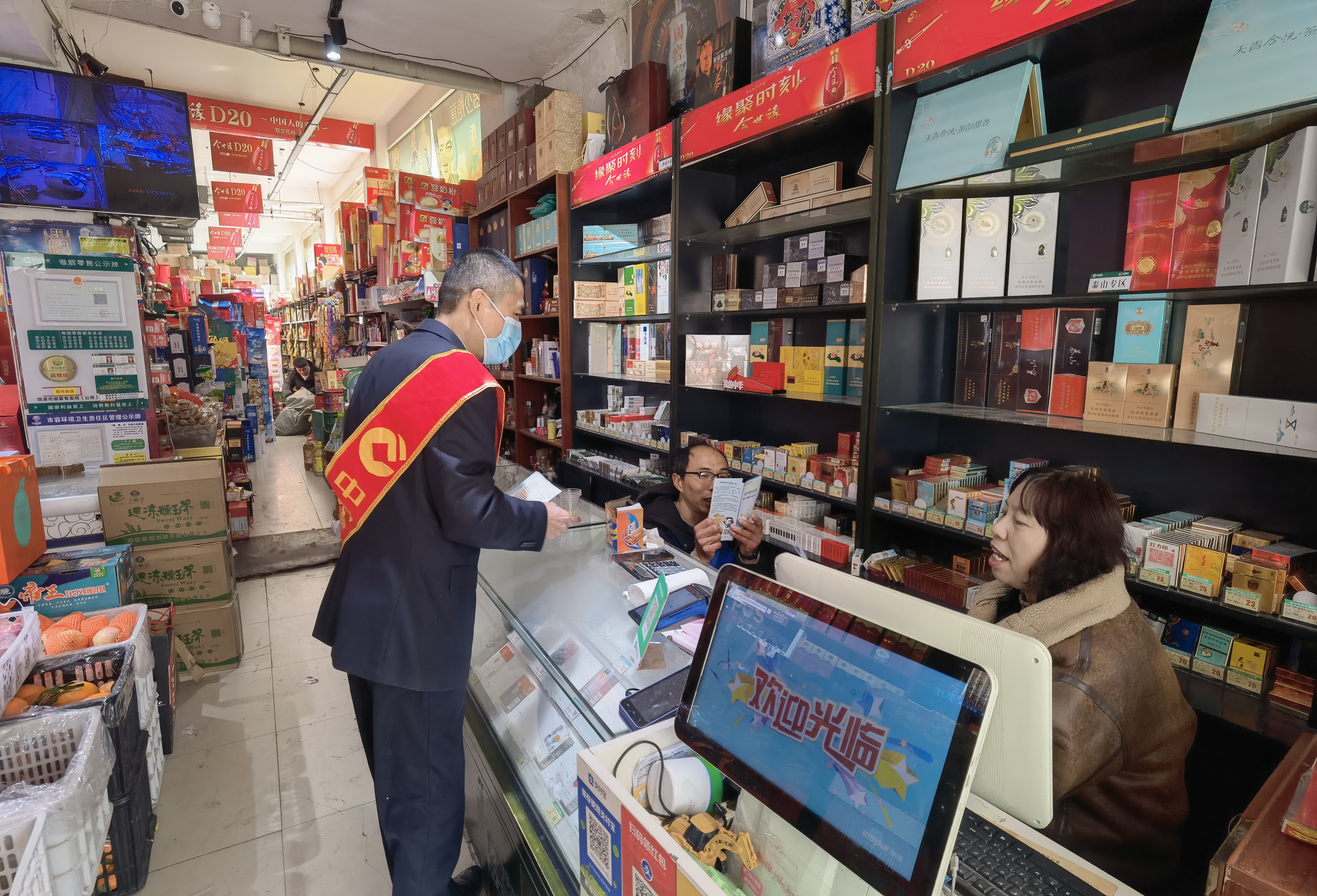 建行菏泽电厂支行：积极开展学雷锋金融知识宣传活动