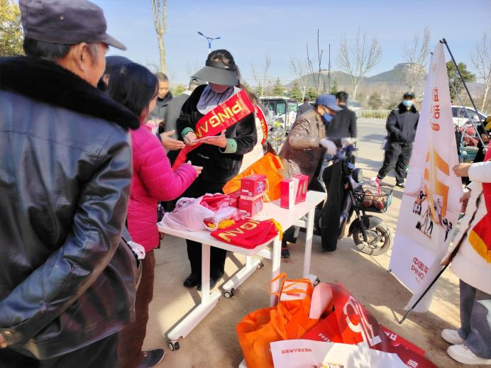 平安人寿枣庄中心支公司：走进利民大洼集市，走向群众身边