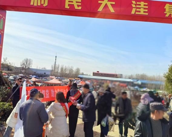 平安人寿枣庄中心支公司：走进利民大洼集市，走向群众身边