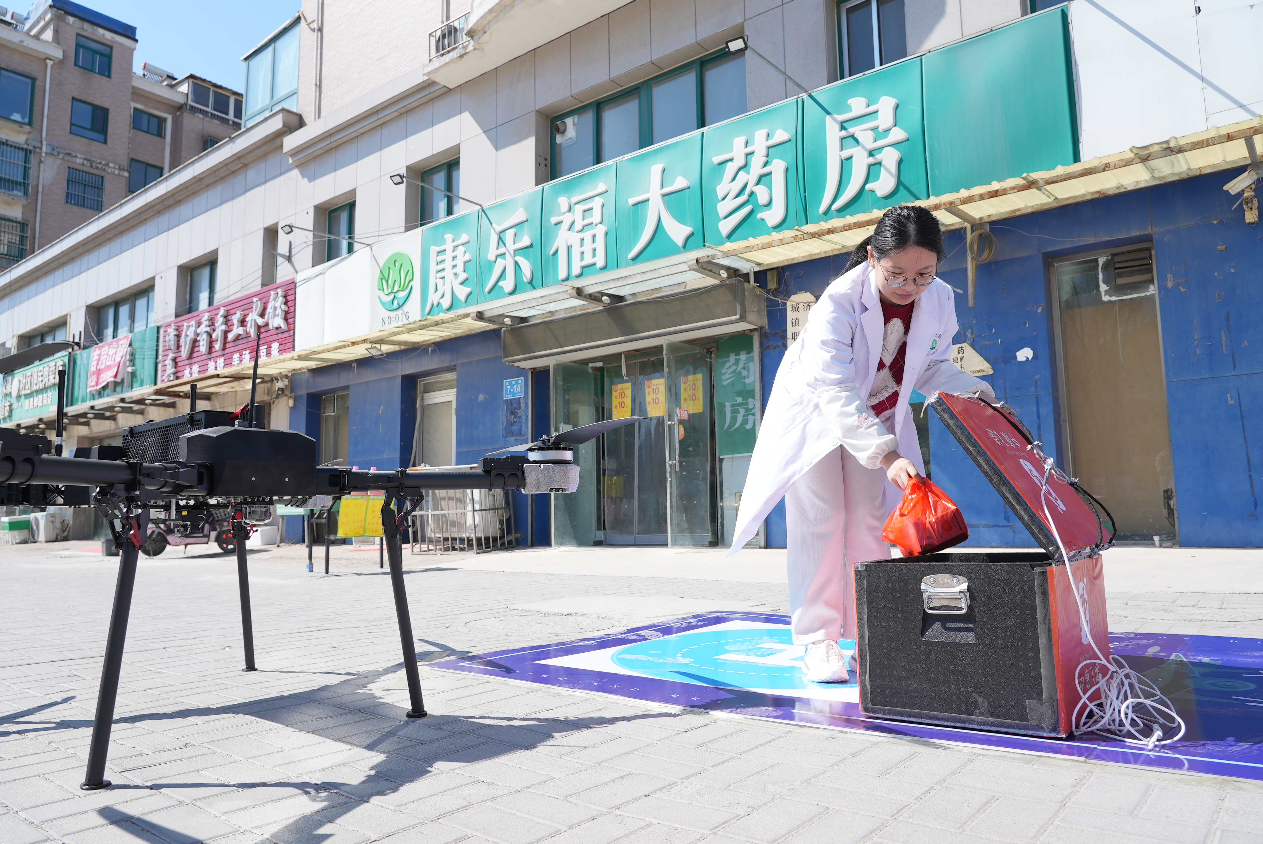 融媒·见证丨最快速度每秒25米，送餐、送药、送应急物资都能办——来，体验一把“空中外卖”