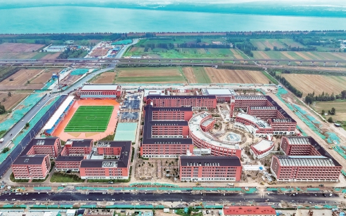 支持有条件的区县属公办高中试点面向市区招生