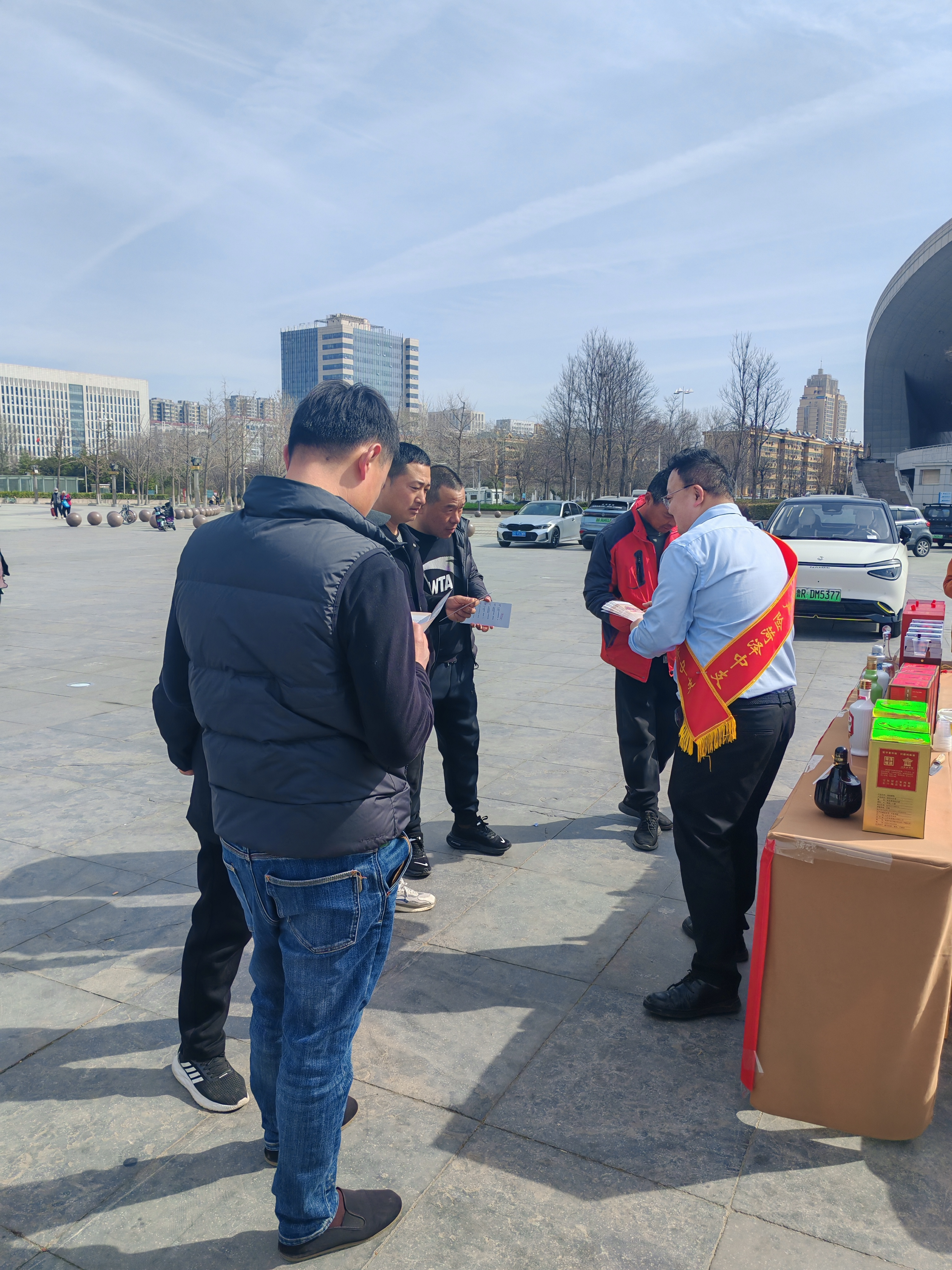 平安产险菏泽中心支公司开展消费者权益保护教育宣传活动——五进入之大剧院宣教