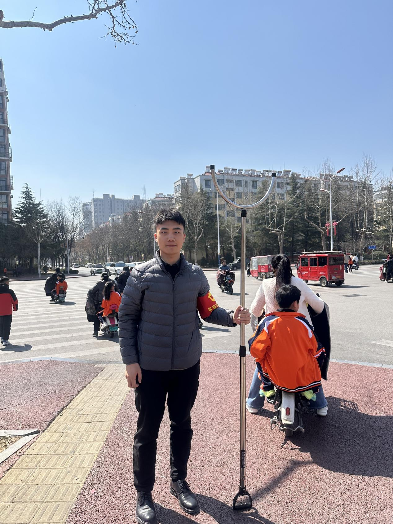 平安产险济宁中支：泗水支公司组织学雷锋自愿者活动