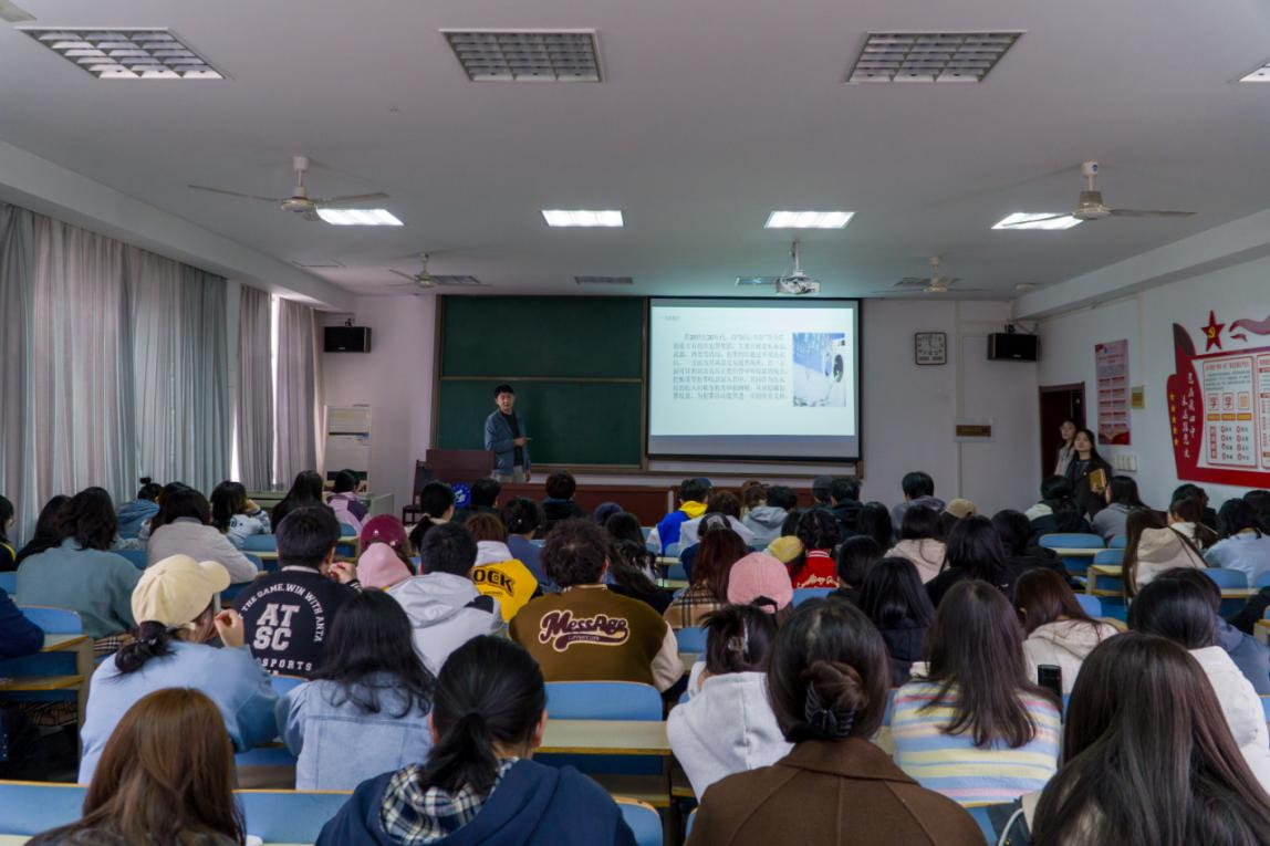 平安产险泰安中心支公司与人民银行携手走进山东科技大学财经学院