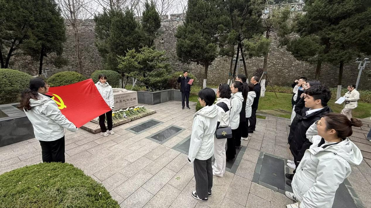 阳光人寿各机构“花式”添绿 绘就生态公益新图景