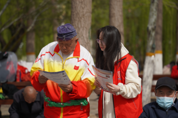 市口岸物流办在泉城广场开展反走私普法宣传活动