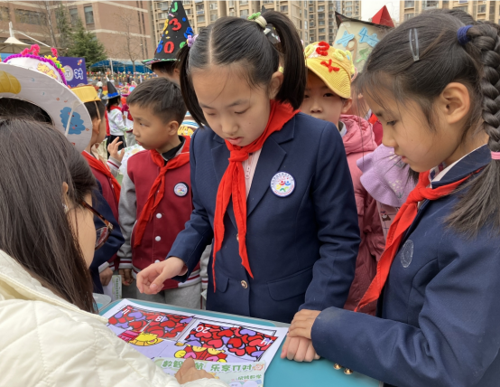 “数智启航 乐享π对”济南高新区东城逸家小学开展数学游园日主题活动
