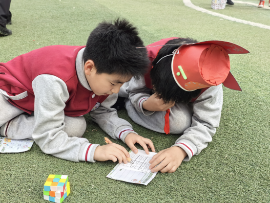 “数智启航 乐享π对”济南高新区东城逸家小学开展数学游园日主题活动
