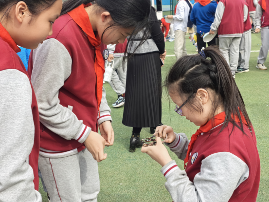 “数智启航 乐享π对”济南高新区东城逸家小学开展数学游园日主题活动