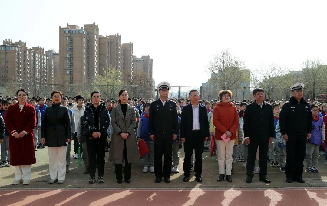守护安全 “童”行未来！市中区交通安全进校园“六个一”系列教育活动启动