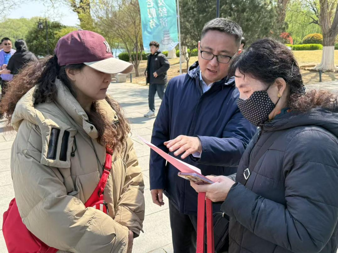 中国人寿济南公司参加“银发呵护 产业偕行” 2025年济南市“泉心为老”系列行动