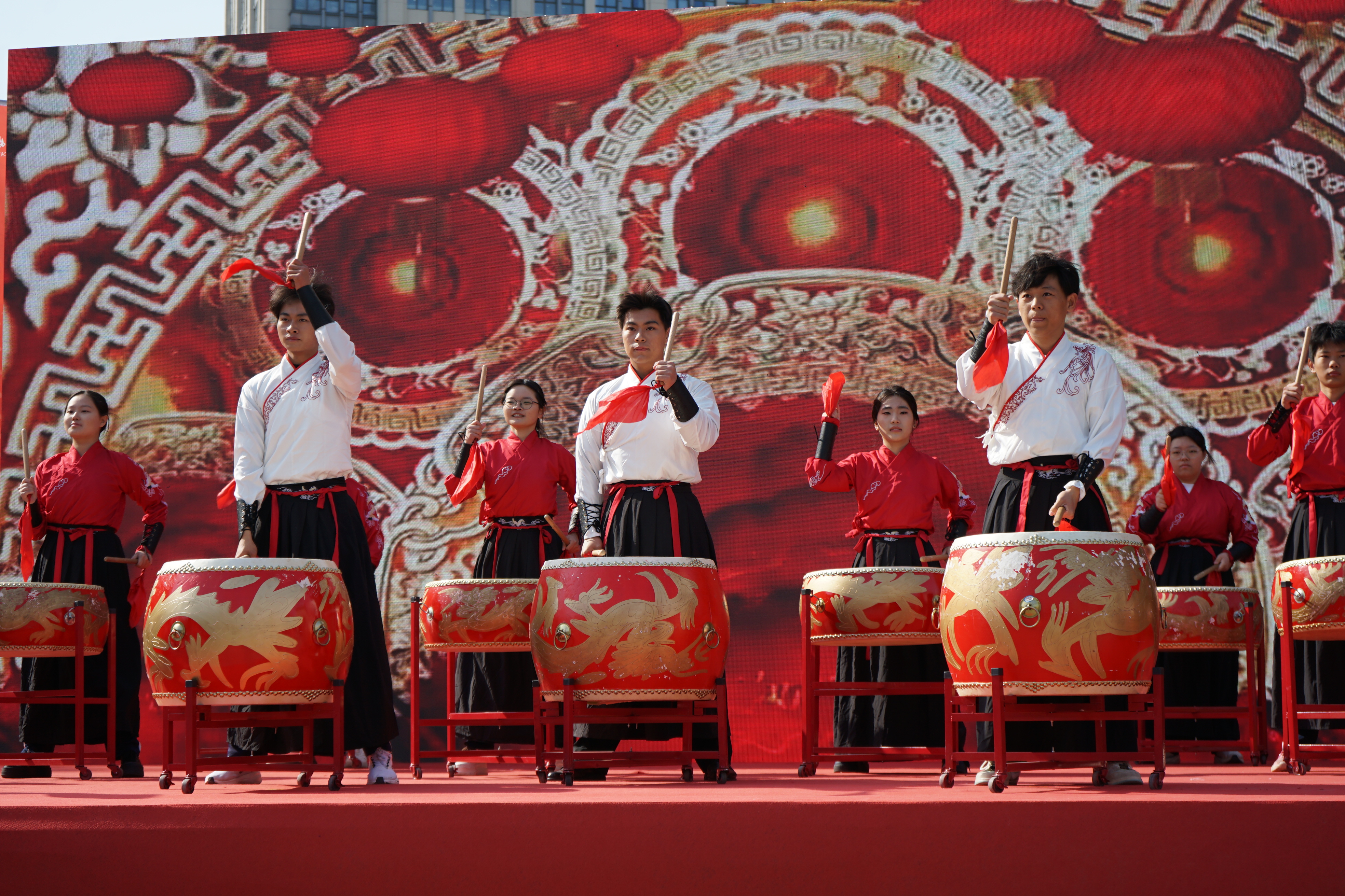 香校园  诗意传媒 济南传媒学校隆重举办首届“丁香花开”校园诗会