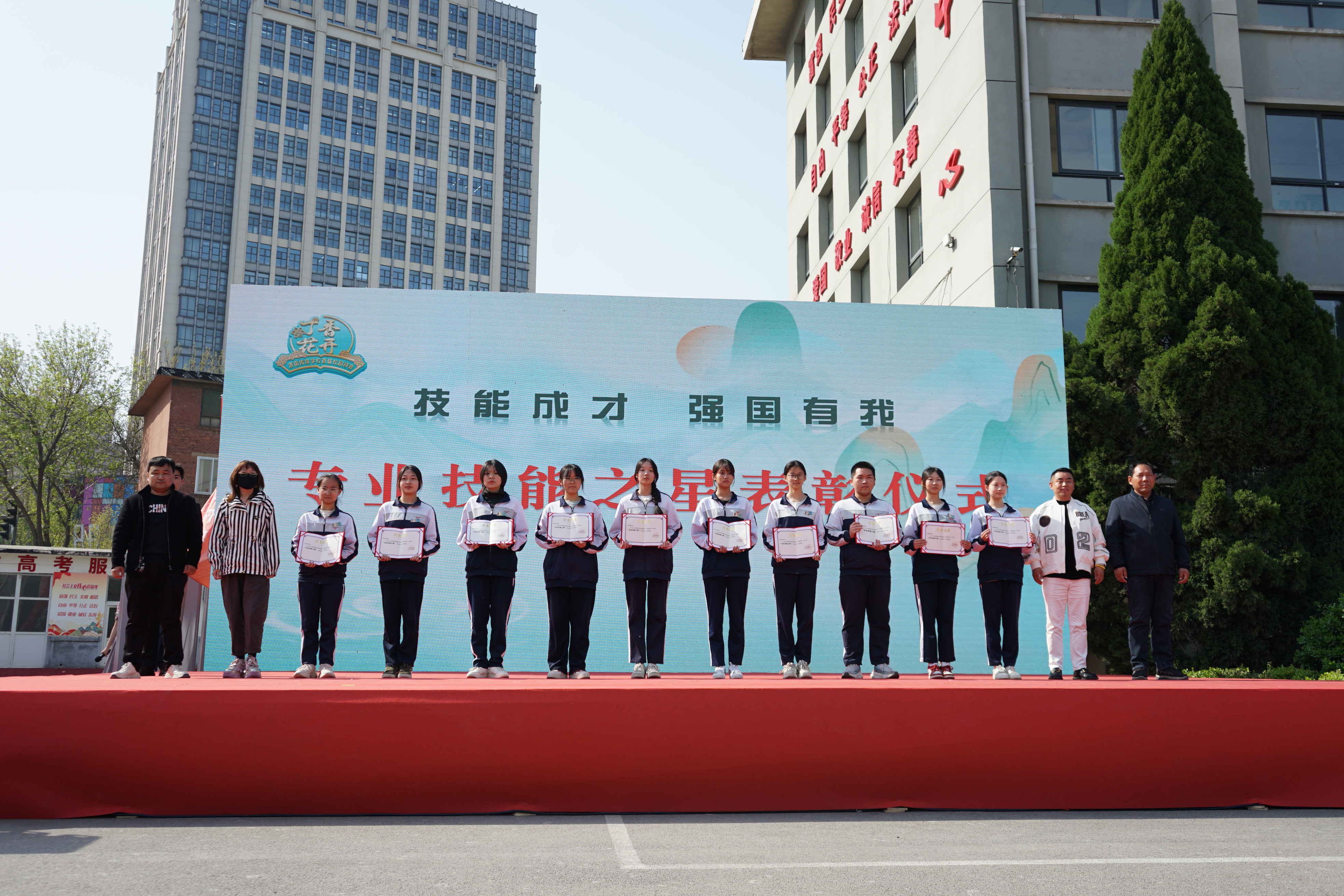 香校园  诗意传媒 济南传媒学校隆重举办首届“丁香花开”校园诗会