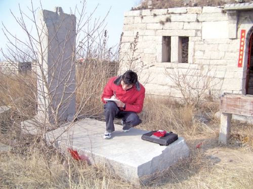 济南“民间考古人”黄鹏：矢志20载，寻碑6000方