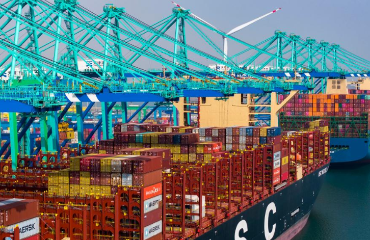 中 톈진항, 컨테이너 하역에 분주