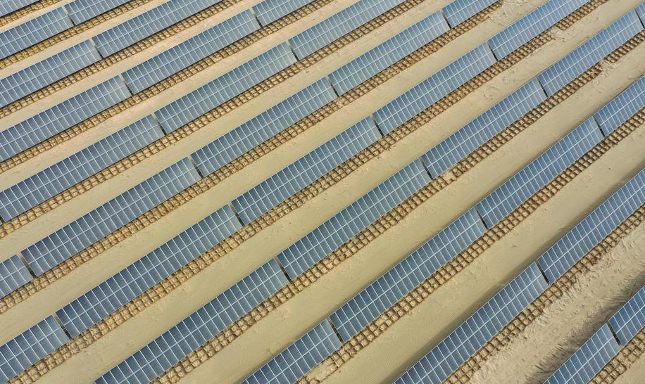 하늘에서 내려다본 中 신장(新疆) 태양광 프로젝트