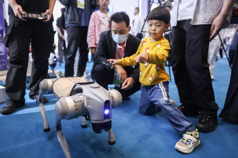 로봇개∙저고도 경제∙바이오닉 핸드...첨단기술 향연 펼쳐진 '제5회 CICPE'