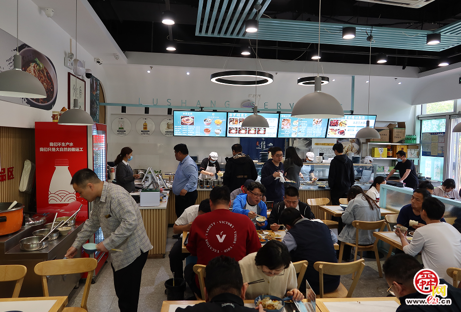 融媒·先锋｜党建垒灶、企业颠勺、群众点菜——睦邻食堂