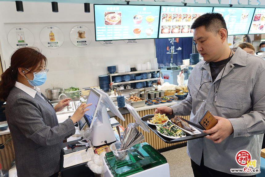 融媒·先锋｜党建垒灶、企业颠勺、群众点菜——睦邻食堂