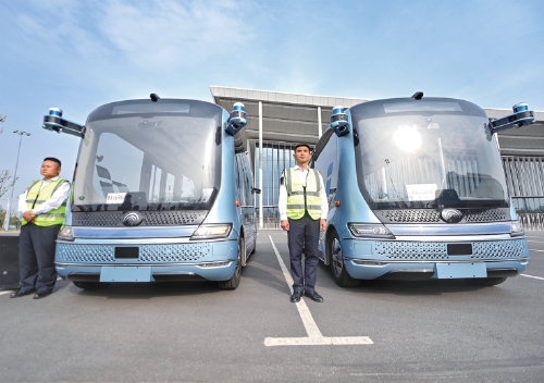 自主超车、自动避障 济南L4级自动驾驶公交车来了