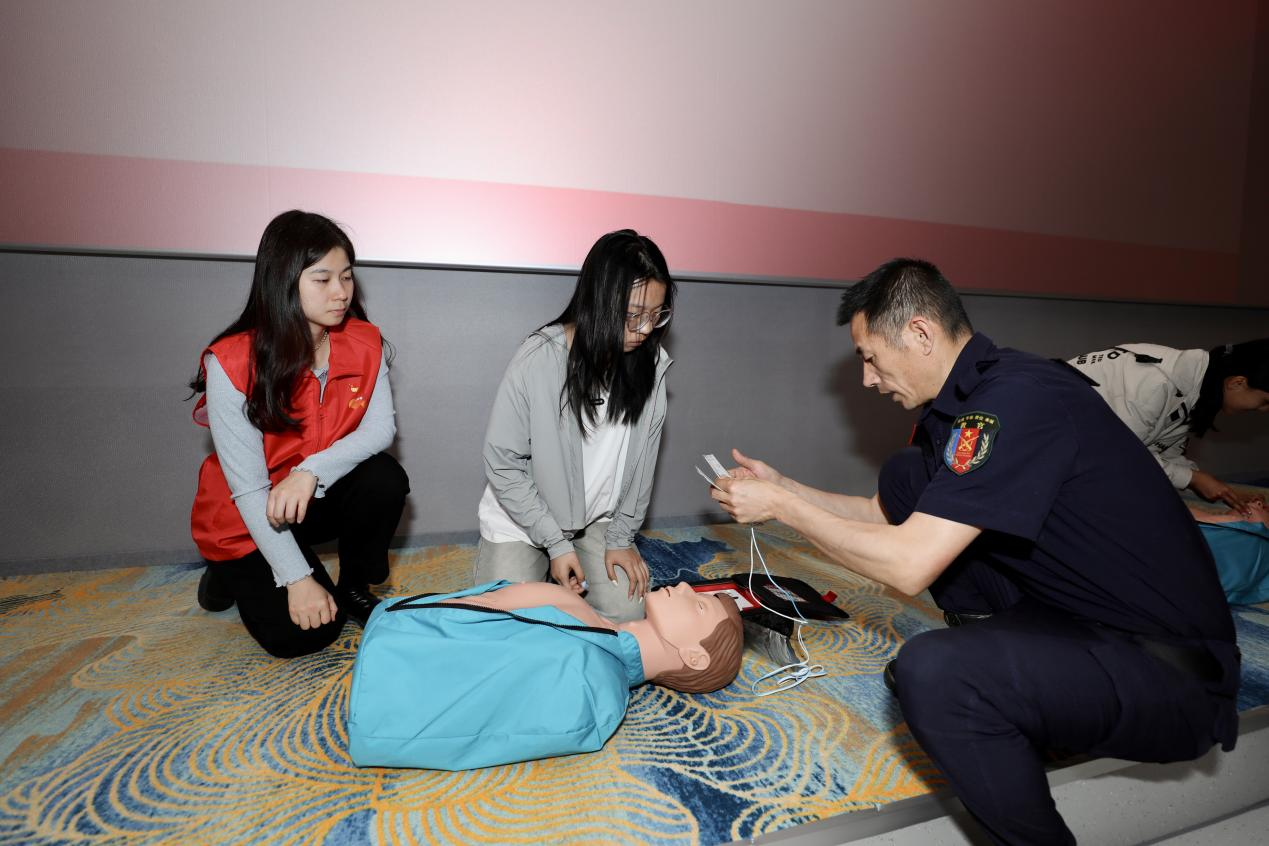 橙心守护 平安同行 急救知识进万家公益巡讲活动在山东师范大学举办
