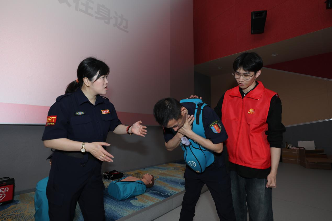 橙心守护 平安同行 急救知识进万家公益巡讲活动在山东师范大学举办