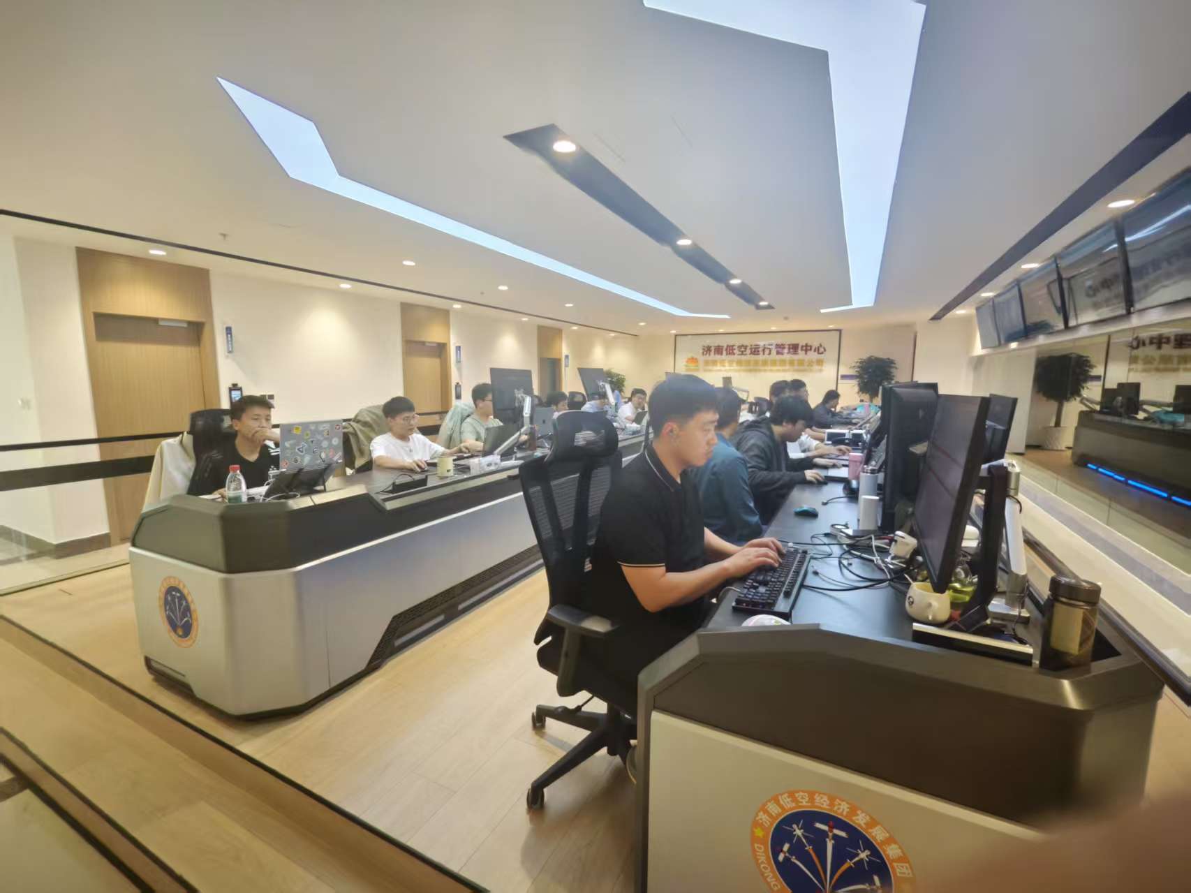 融媒·画像丨向天空要GDP！一张“飞行服务网”，激活万亿“云端市场”