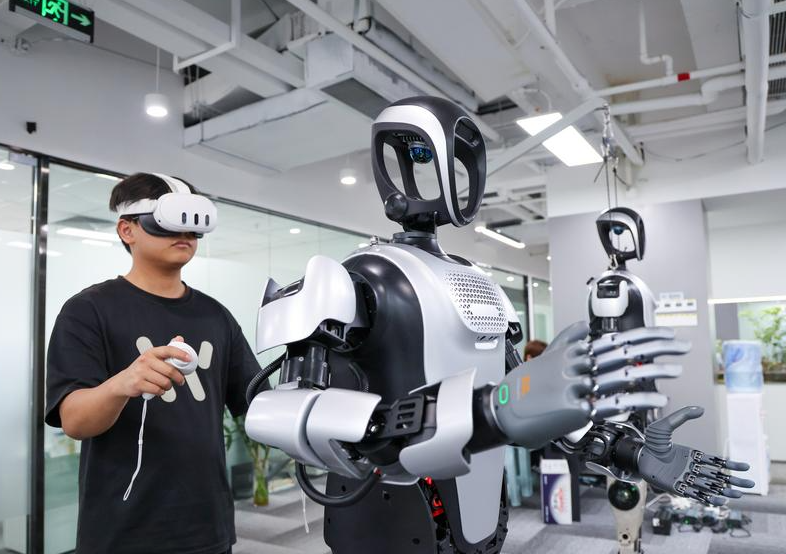 택배 배송에서 수중 촬영까지...中 룽강에서 만나는 미래 로봇 사회