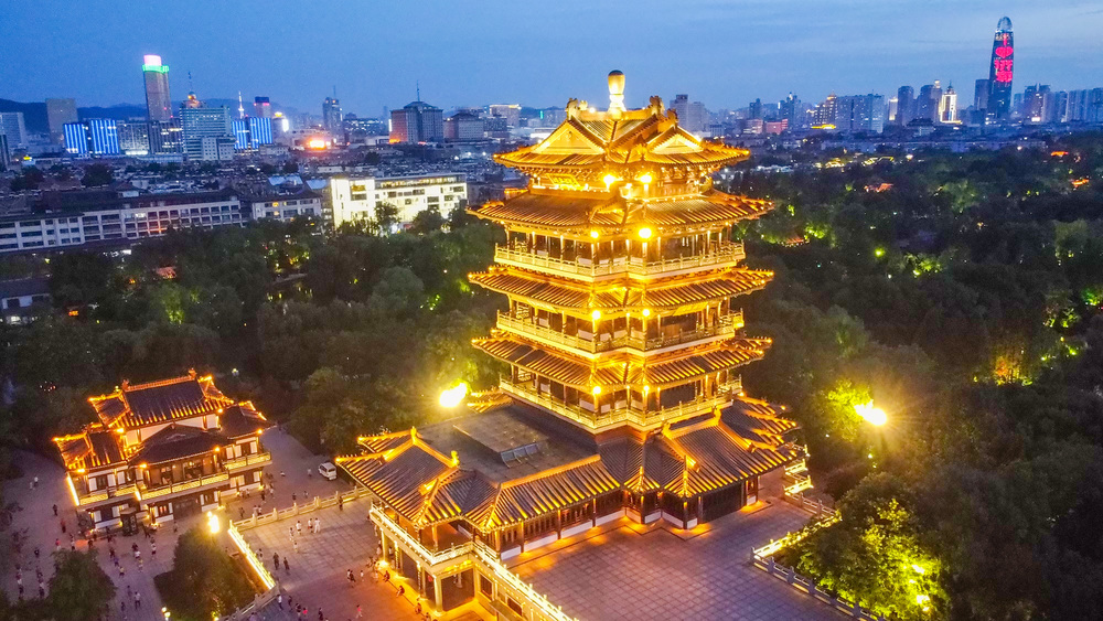 4月30日起，超然楼亮灯时间调整为每天19:15