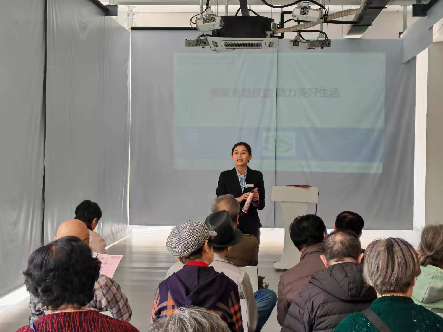 中国民生银行济南建设路支行与社区开展联创共建活动