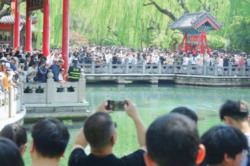 一年四季 泉在济南丨“五一”假期首日济南30家景区纳客53.8万人次