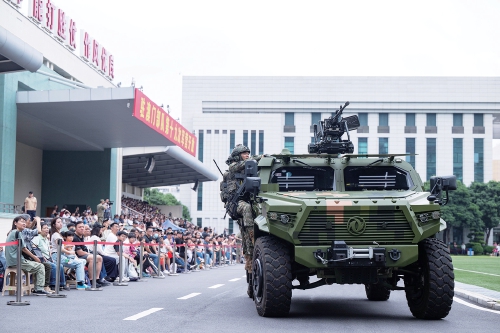 解放军驻澳门部队举行军营开放活动