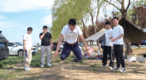 一年四季 泉在济南|蓝天碧水 帐篷朵朵 玉清湖畔“五一”假期人气旺