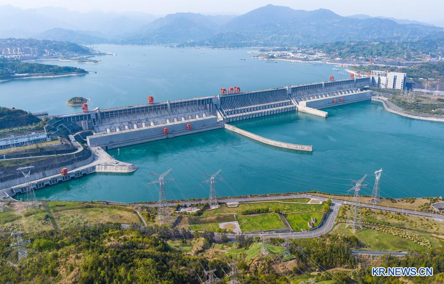 中, 중대 프로젝트 착착 진행...인프라 투자로 2분기 경제 견인