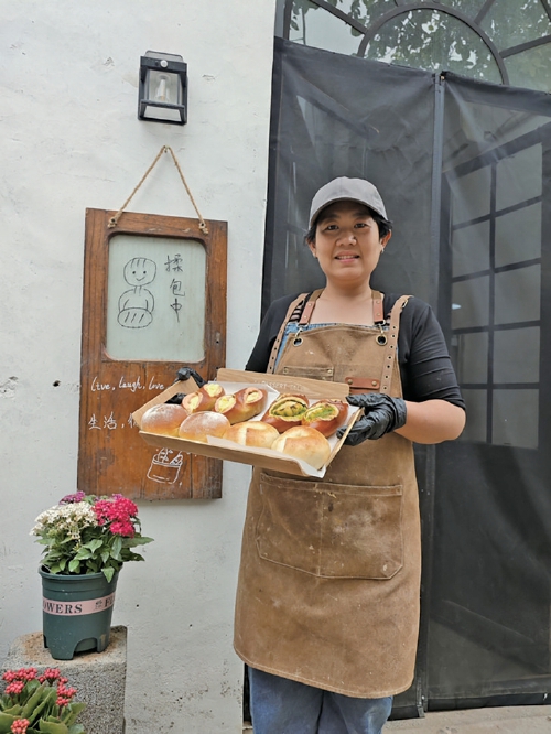 被一句调侃带火！济南乡野面包店清晨排长龙，成年轻人打卡新宠