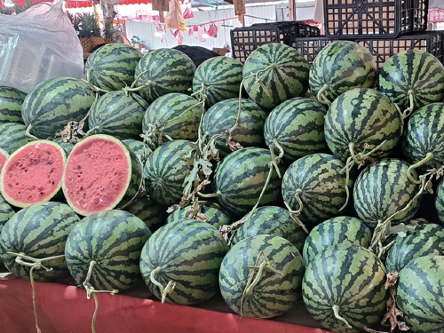 价格亲民“2元档”小型西瓜跃升济南夏日水果新顶流