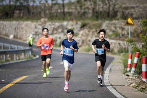樱香漫山步步登高 2025济南（莱芜）第二届登山比赛圆满落幕