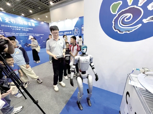 山东省2025年职业教育活动周在济启动 宇树机器人、“天工行者”机器人同台亮相