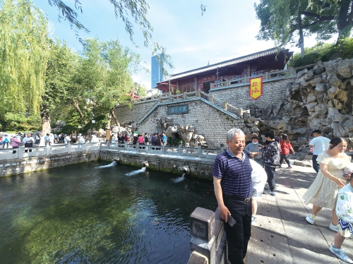 一年四季 泉在济南丨济南迎来高温天气 市民游客泉畔觅清凉