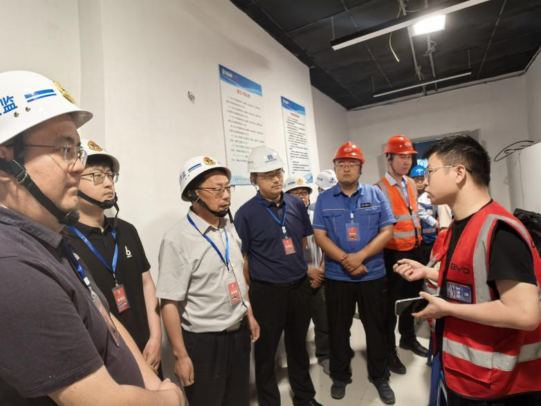 市交通质安中心护航高新“云巴”行车调试