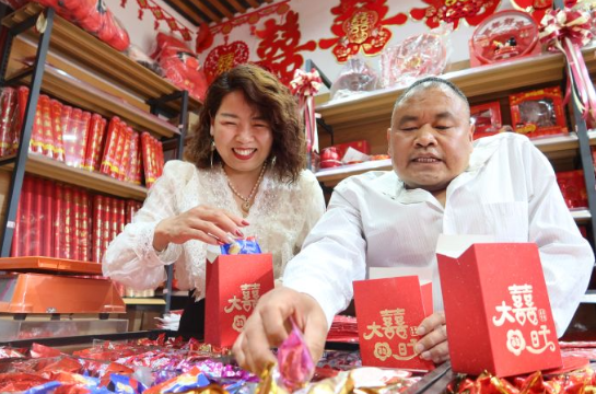 融媒·画像丨三段创业路，一生助残情——送“光”的人