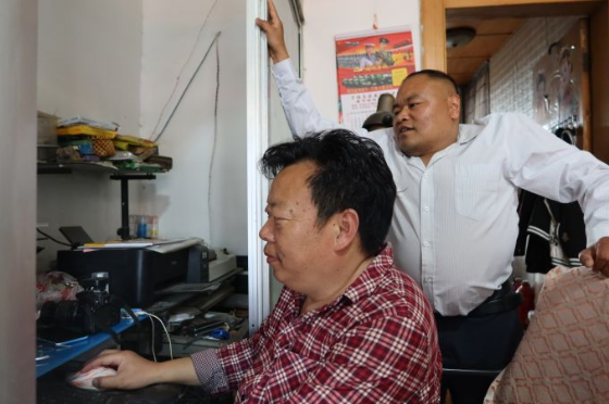 融媒·画像丨三段创业路，一生助残情——送“光”的人