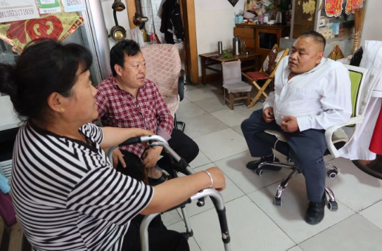 融媒·画像丨三段创业路，一生助残情——送“光”的人